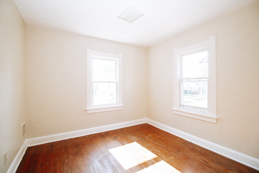 Building Photo - 3342 Jeannette Ave