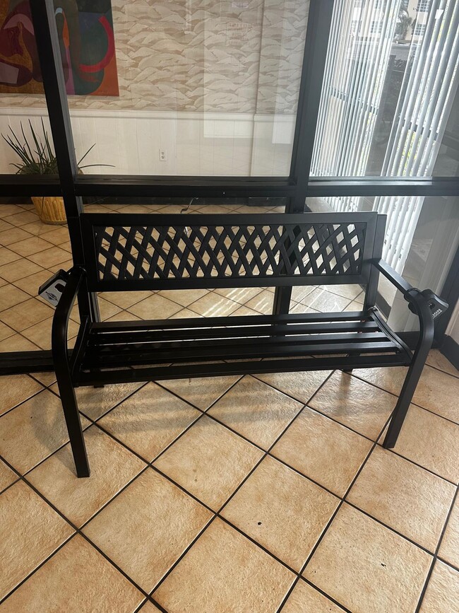 Building Photo - 4158 Inverrary Dr