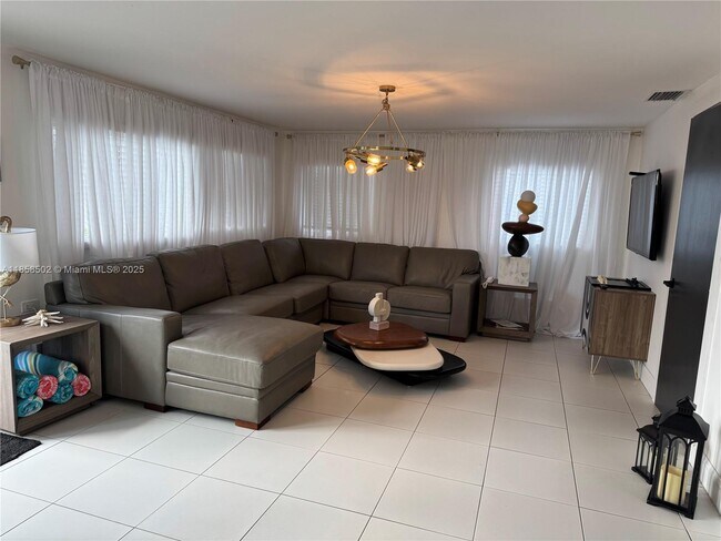 Building Photo - 1301 Grouper Dr
