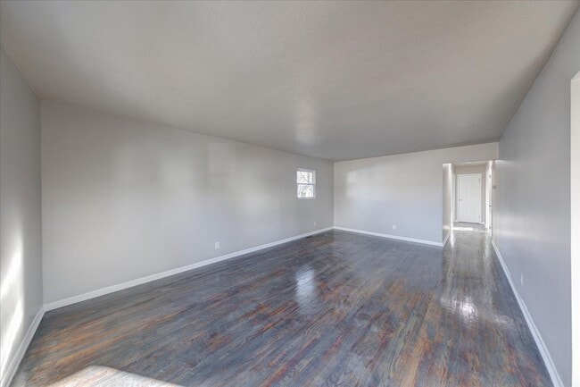 Building Photo - 1367 W Pruitt St