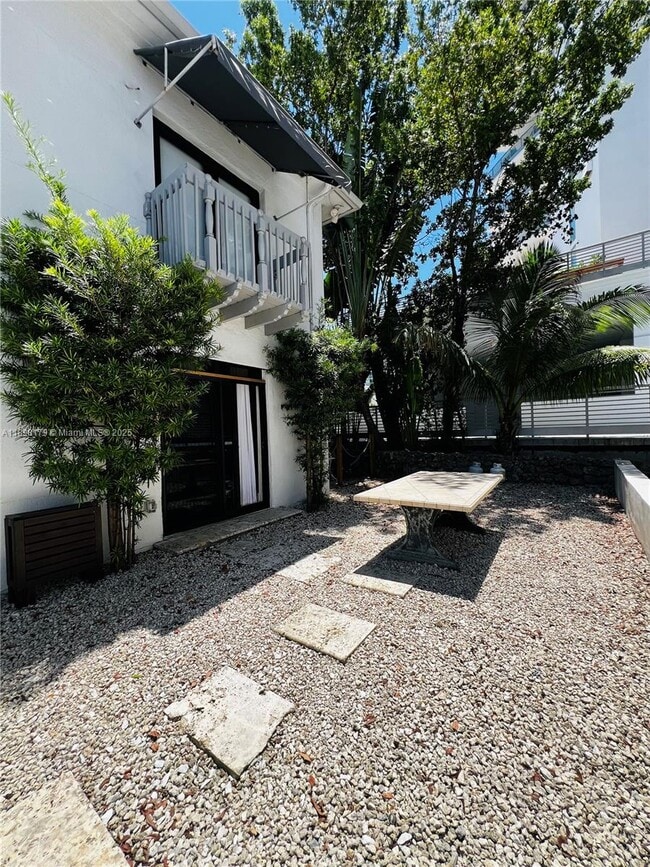 Building Photo - 1470 Lincoln Terrace