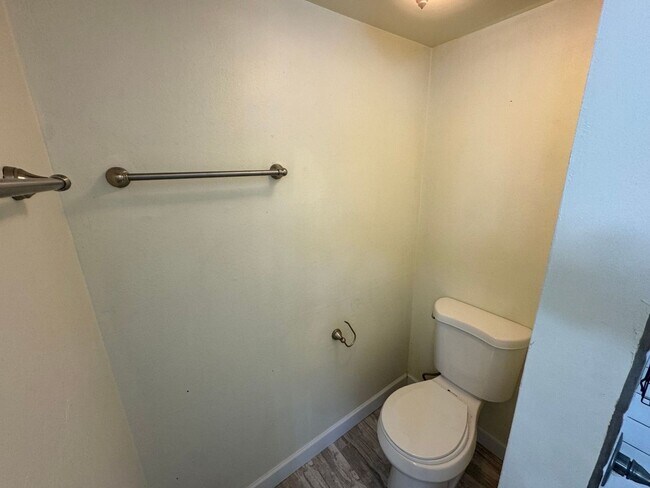 Building Photo - 6140 W Townley Ave