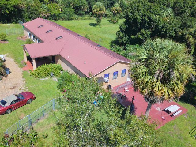 Building Photo - 704 SW 6th St