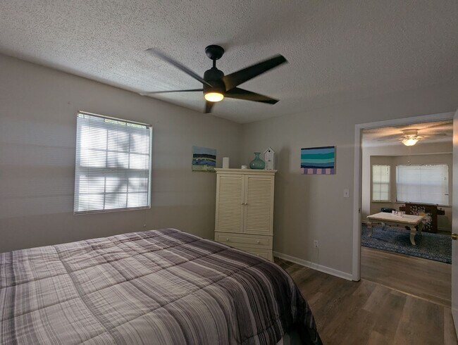 Building Photo - Lakefront Living on Little Lake Geneva – Main Home + Private In-Law Suite!