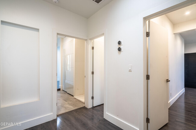 Building Photo - 1029 Calle Parque Dr