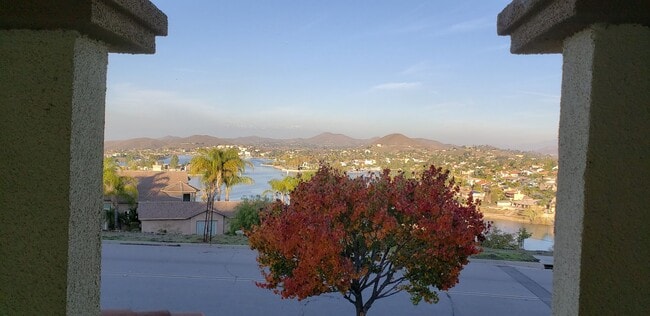 Building Photo - 70 Vía De La Valle