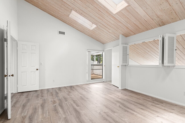 Building Photo - 1696 Caminito Aliviado