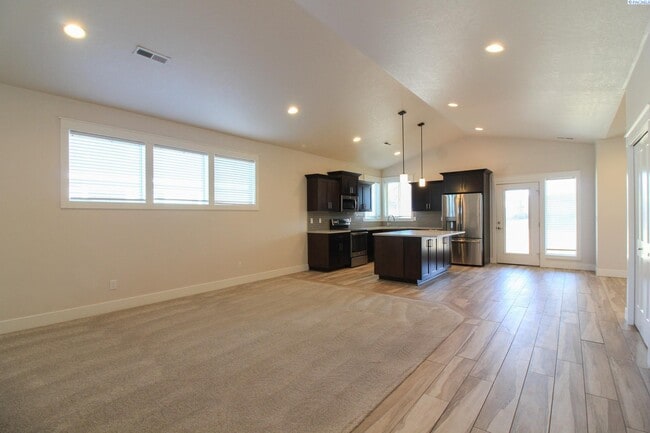 Building Photo - 3 Bed/2 Bath Home in South Kennewick