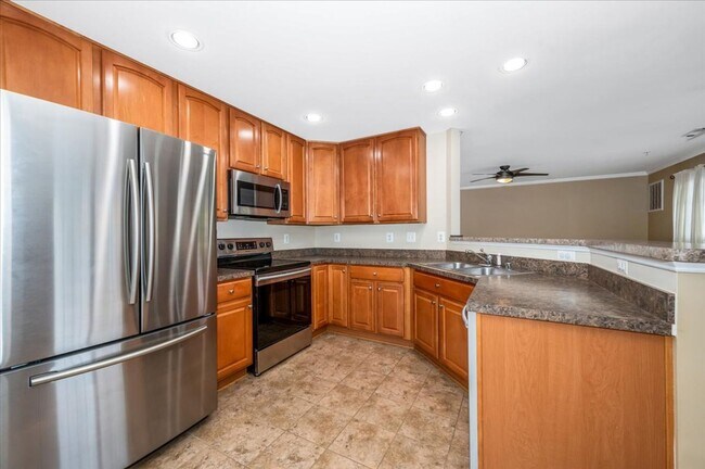 Building Photo - 2501 Hemingway Dr