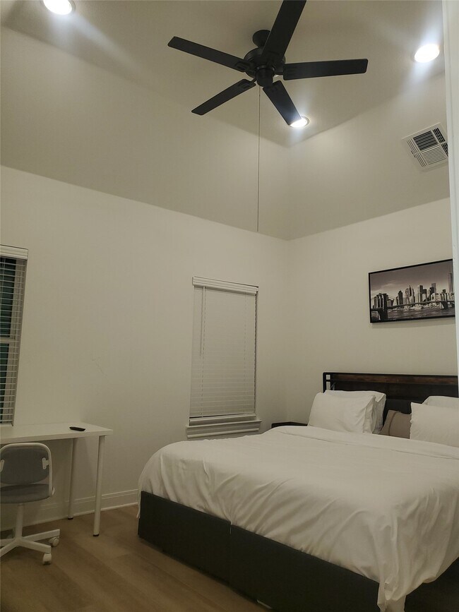 Building Photo - 5113 Briscoe St