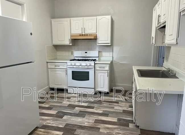 Building Photo - 404 E Prospect Terrace