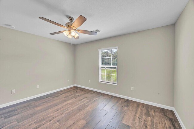 Building Photo - 574 NW Bayshore Blvd