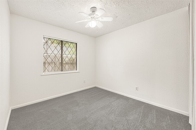 Building Photo - 622 N 13th St