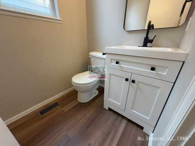 Building Photo - 5921 Fossil Dr