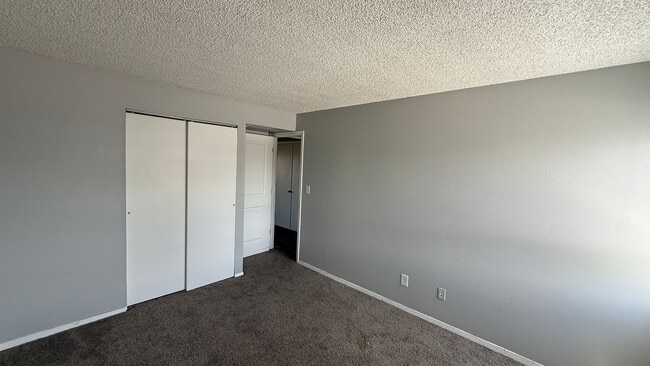 Building Photo - Spacious 2-bedroom Condo available in Aurora