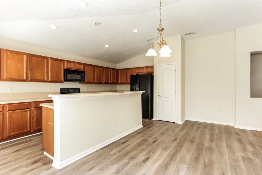 Building Photo - 11390 Emma Oaks Ln