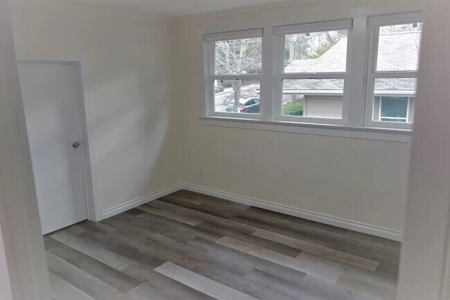 Building Photo - 487 Scenic Dr