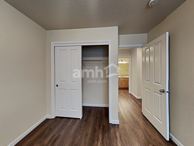 Building Photo - 1628 NE 10th Pl