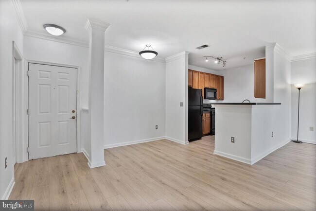 Primary Photo - 4854 Eisenhower Ave
