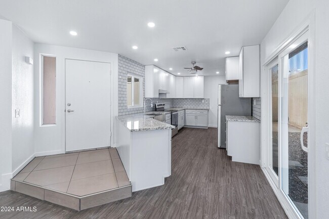 Building Photo - 7034 S 42nd St
