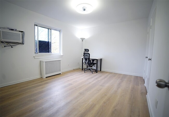 Building Photo - 72-19 Little Neck Pkwy