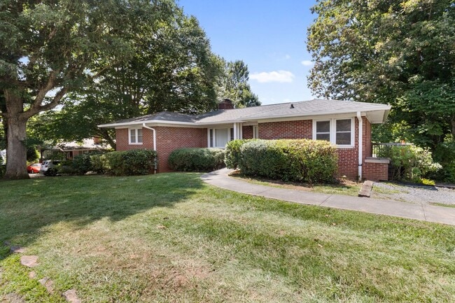 Building Photo - 559 Bailey St