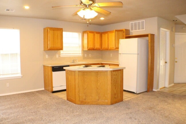 Building Photo - Adorable 3 bedroom 2.5 bathroom in Jenks!