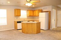 Building Photo - Adorable 3 bedroom 2.5 bathroom in Jenks!