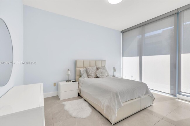 Building Photo - 650 NE 32nd St