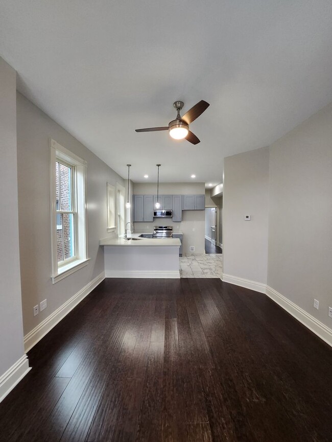 Building Photo - Newly Renovated One Bedroom Available