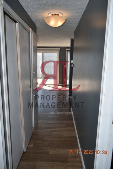 Building Photo - 2501 Burgandy Ln