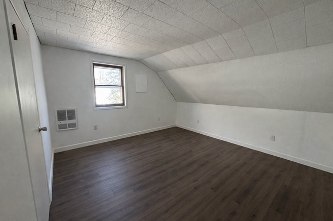 Building Photo - 7547-7549 E Lake St