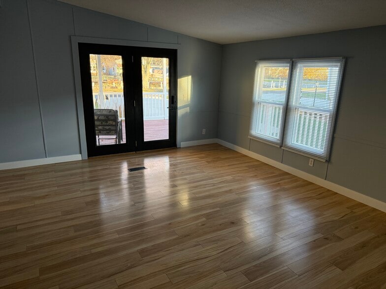 Building Photo - 700 S Clyde St