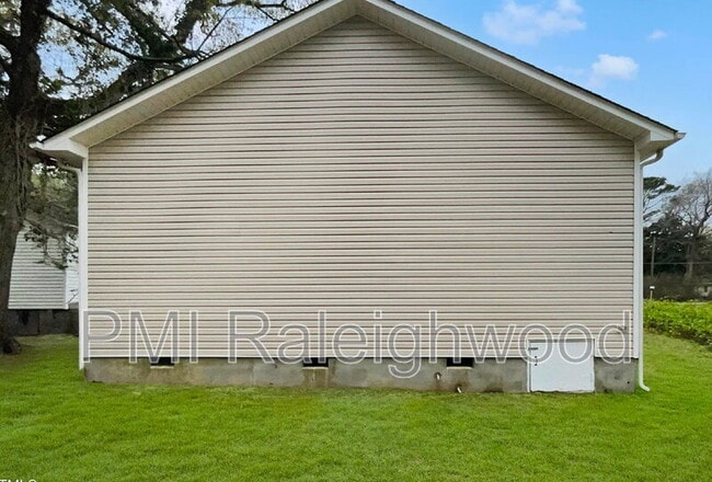 Building Photo - 414 Longfellow St