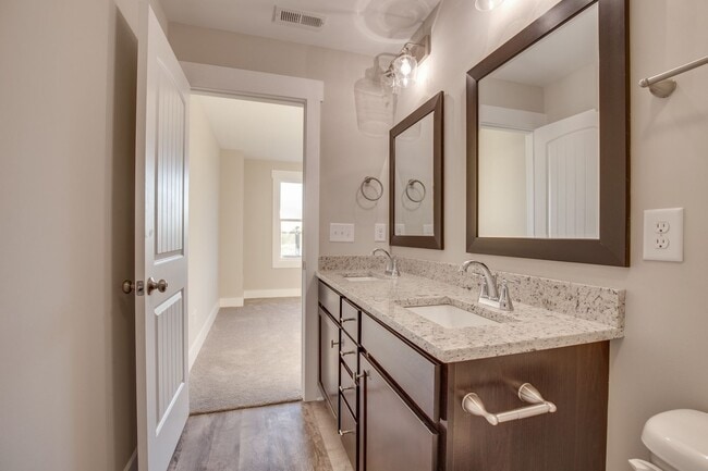 Building Photo - Townhome For Lease