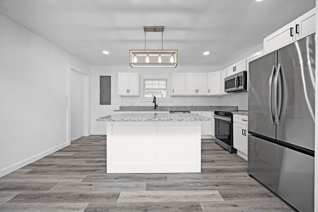 Building Photo - 2001 New Glendale Rd