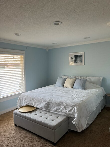 Building Photo - 104 Alturas Dr