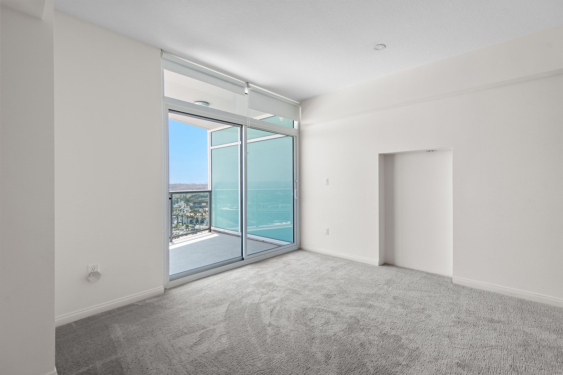 Building Photo - 13600 MARINA POINTE Dr