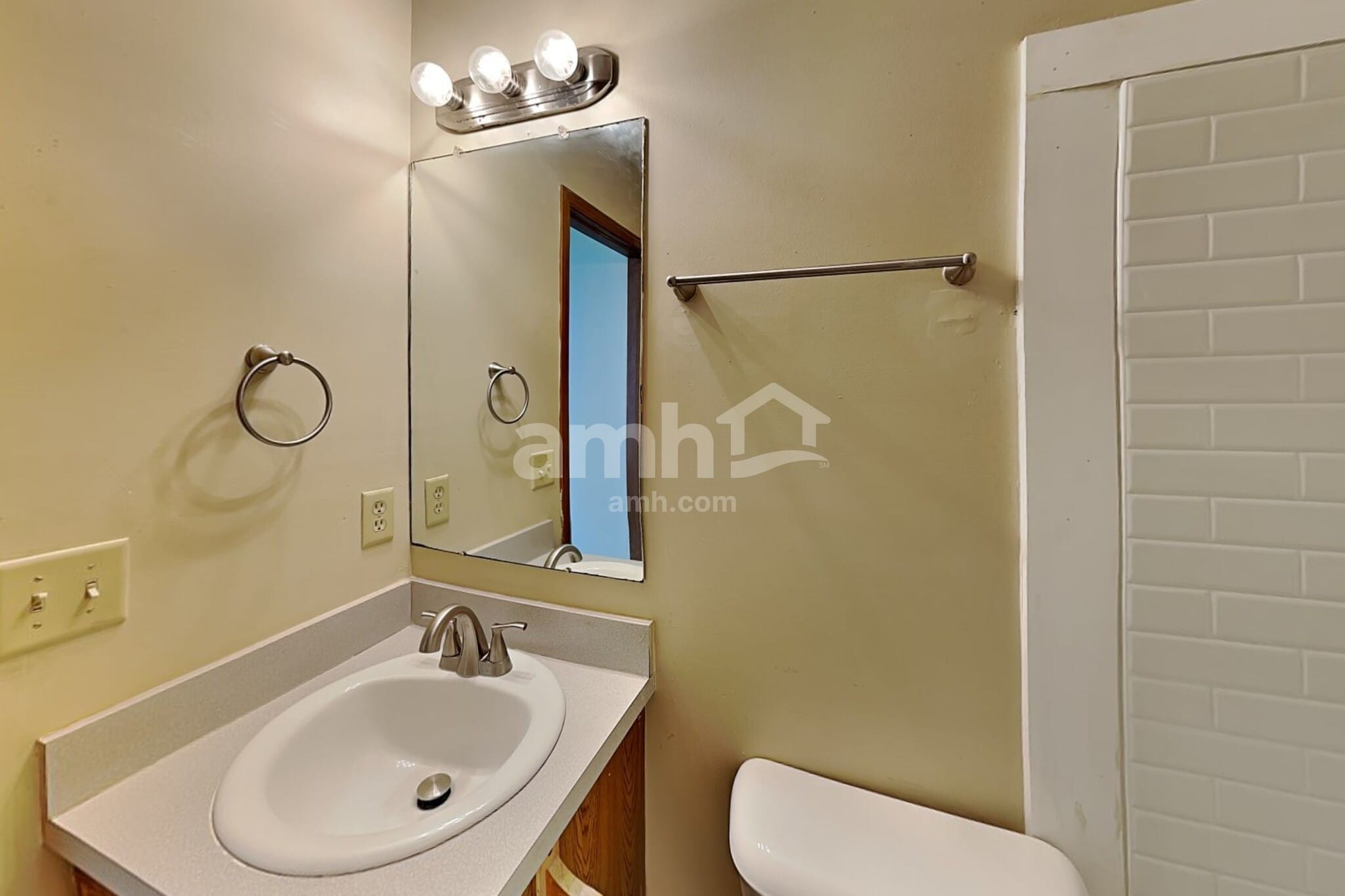 Building Photo - 2759 Beal Dr