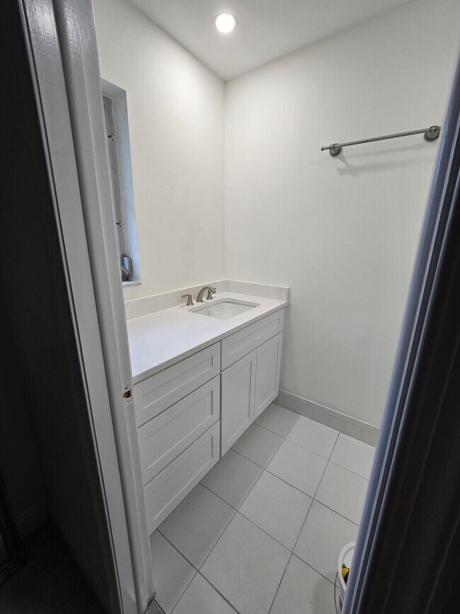 Building Photo - 800 Ibis Way
