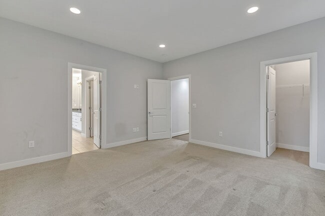 Building Photo - Sophisticated and Luxurious