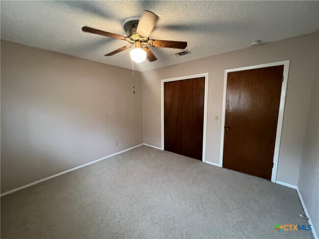 Building Photo - 801 Timber Dr