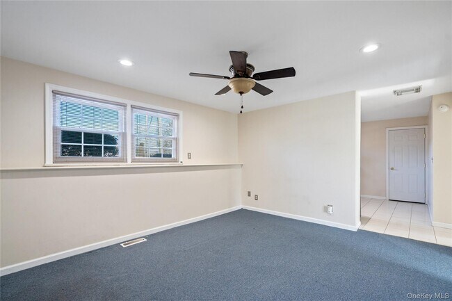 Building Photo - 445 S Wellwood Ave