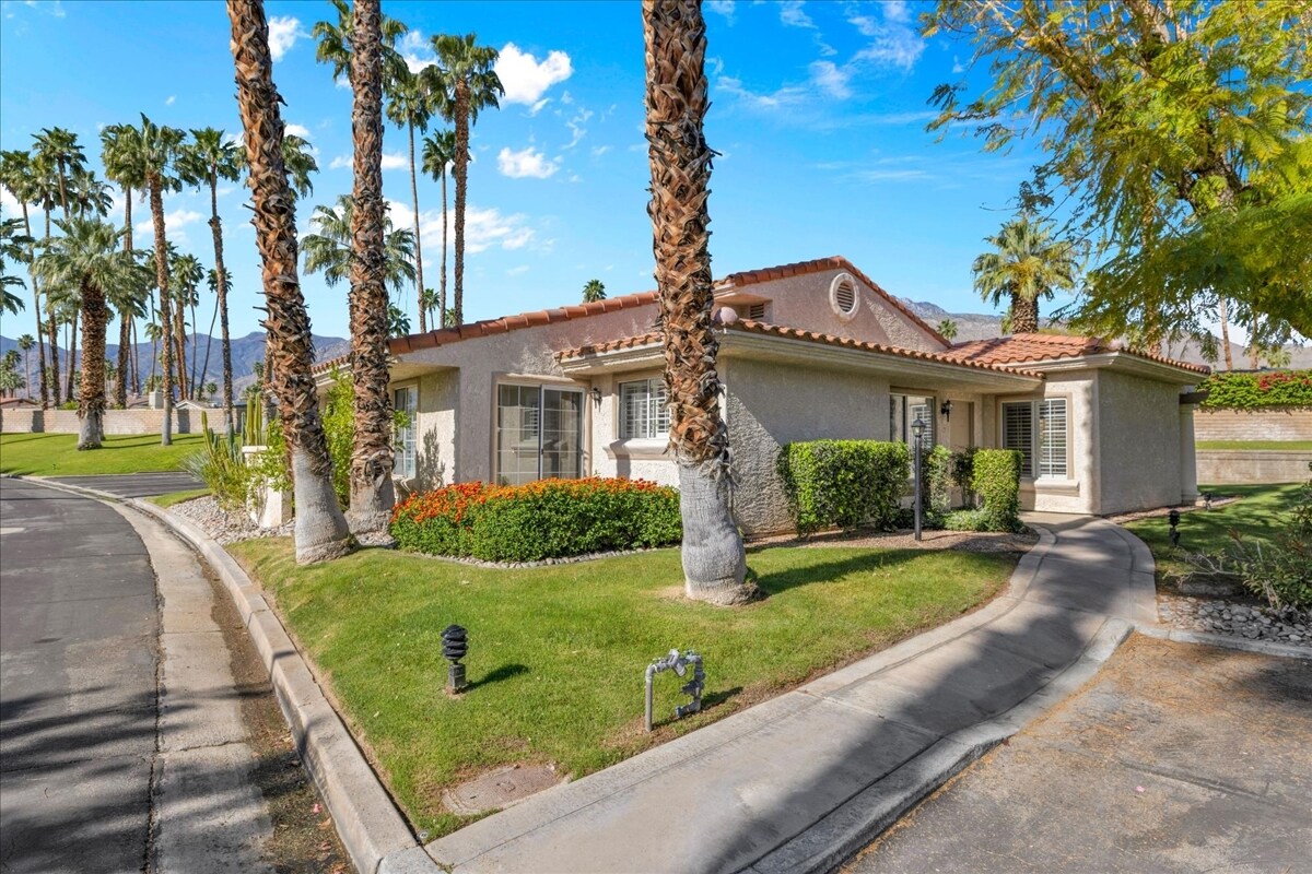 Building Photo - 2701 E Mesquite Ave