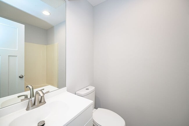Building Photo - GEORGETOWN Duplex - SW Columbia – 3 Bed, 3...