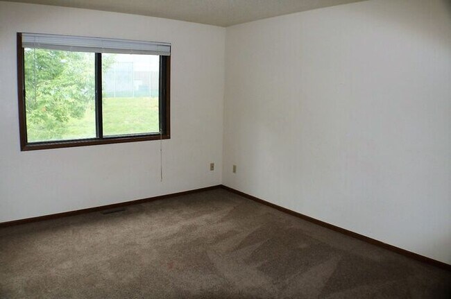 Building Photo - $1,475 | 2 Bedroom + Bonus Room, 1.5 Bathroom Town Home | No Pets | Available for July 1st, 2026 ...