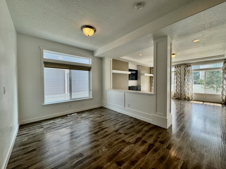 Building Photo - 3695 Desert Meadow Way