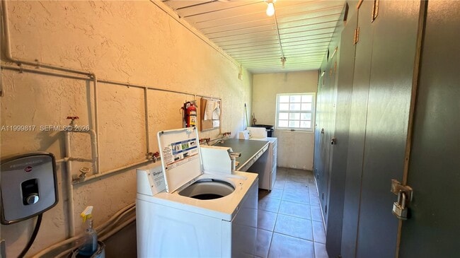 Building Photo - 403 SW 148th Ave