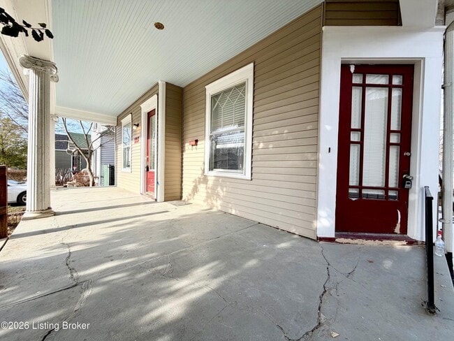 Building Photo - 1825 E Oak St