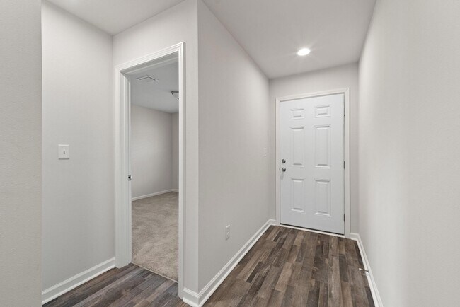 Building Photo - 664 Whispering Creek Ave
